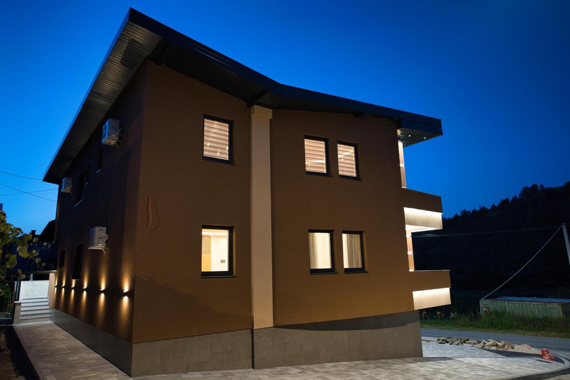 Sm Exclusive Apartments Visoko Eksteriør bilde