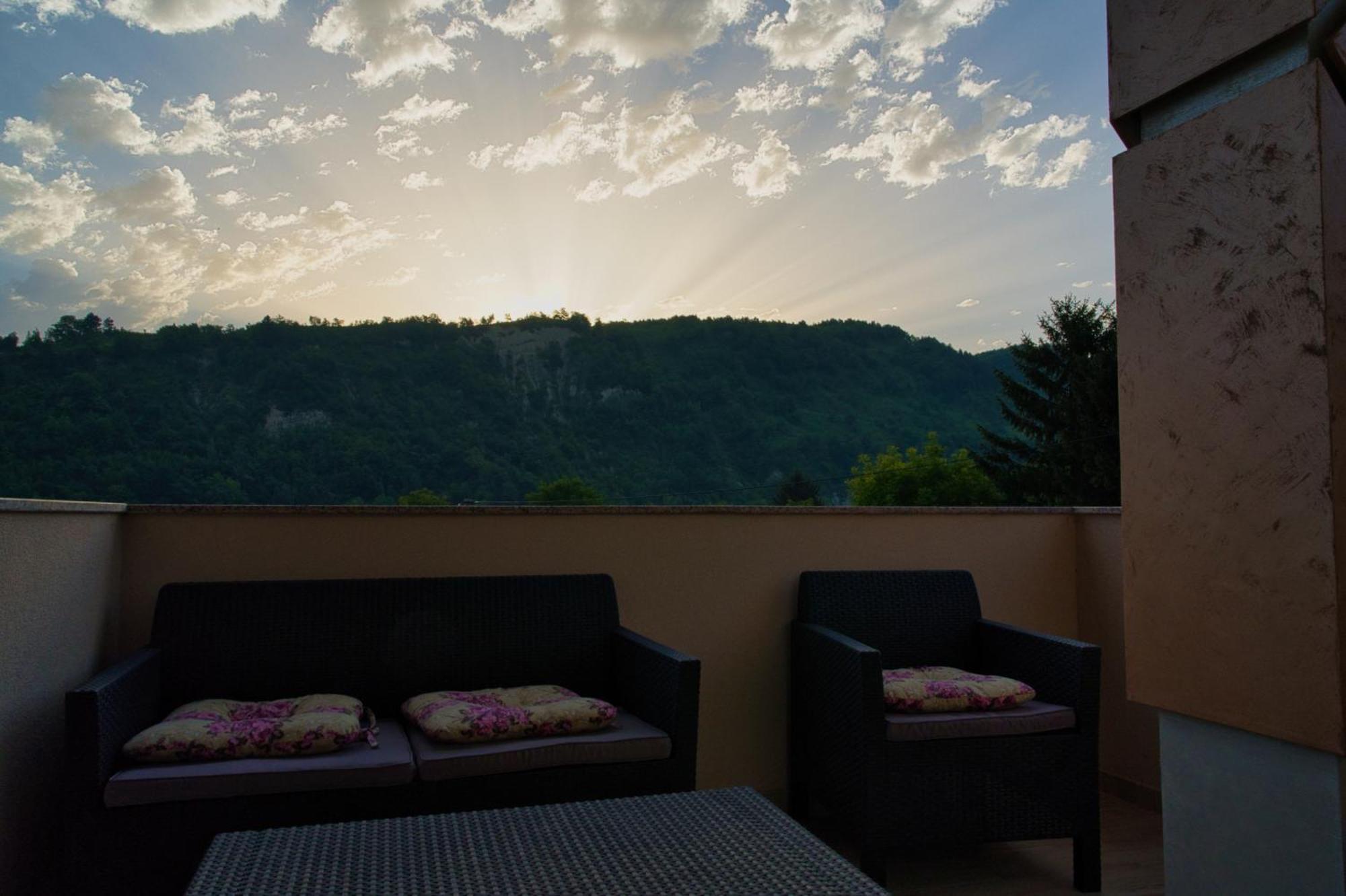 Sm Exclusive Apartments Visoko Eksteriør bilde
